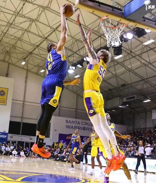 湖人官宣：球队签下克里斯-马农双向合同